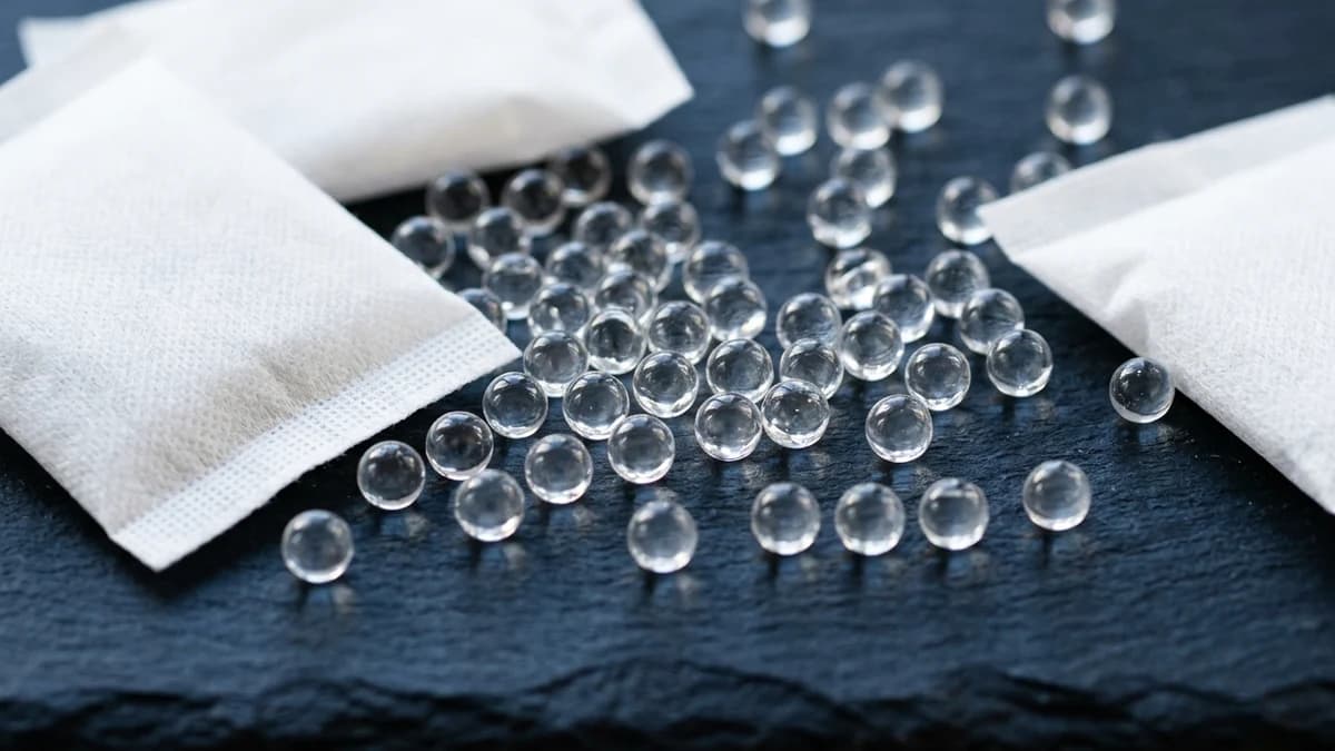 What is silica gel and how does it actually work? | Silica gel adsorption science visual What is silica gel and how does it actually work?: Silica gel adsorption science visual for DryGelWorld industrial desiccant buyers