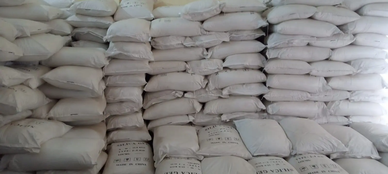 Stacked sacks of 2 to 4 mm silica gel bead stock